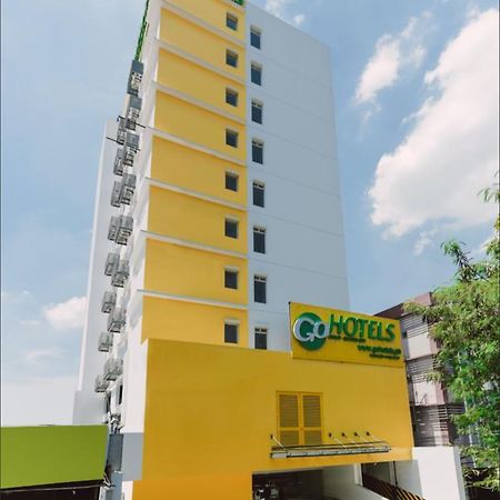Go Hotels Cubao เกซอนซิตี้ ภายนอก รูปภาพ